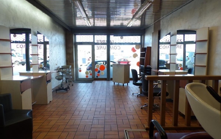 Local commercial MACON (71000)  50 m2 600 € 