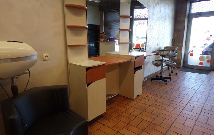 Local commercial MACON (71000)  50 m2 600 € 