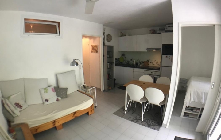 Réseau Immo-diffusion : Appartement P2  LA GRANDE-MOTTE  30 m2 273 € 