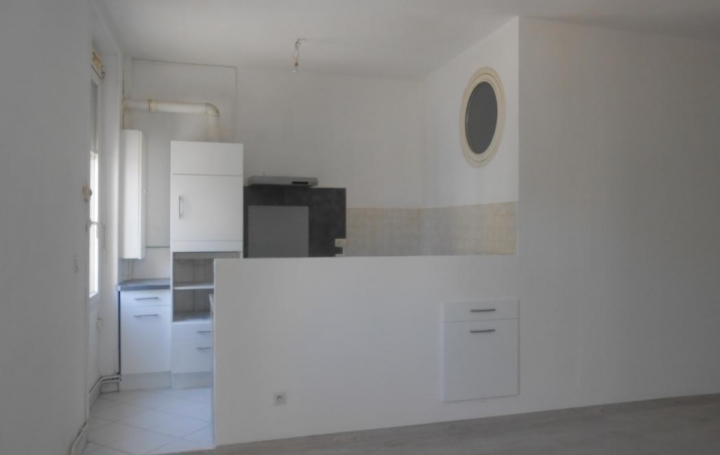 Réseau Immo-diffusion : Appartement P3  BAGNOLS-SUR-CEZE  58 m2 570 € 