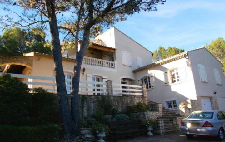 Réseau Immo-diffusion : Villa  BAGNOLS-SUR-CEZE  180 m2 419 000 € 