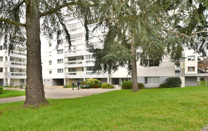Réseau Immo-diffusion : Appartement P3  CHOLET  75 m2 135 200 € 