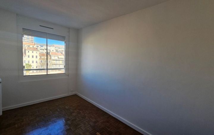 Appartement MARSEILLE (13007) 74 m<sup>2</sup> 296 000 € 