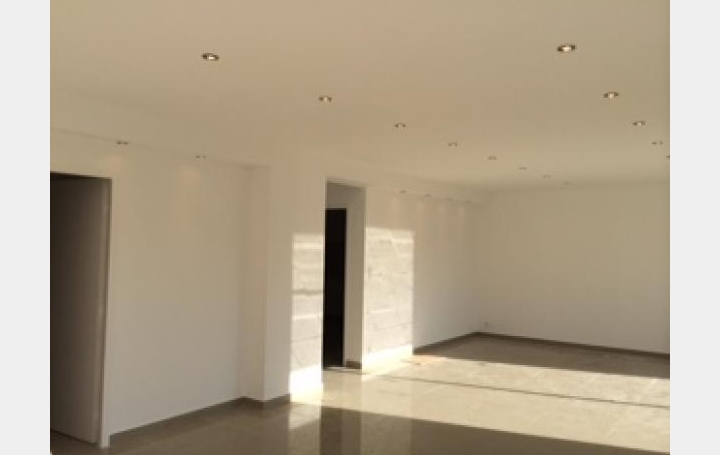 Réseau Immo-diffusion : Maison  GIGNAC-LA-NERTHE  190 m2 1 550 € 