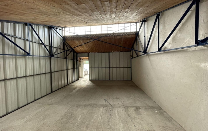 Garage / Parking PEYROLLES-EN-PROVENCE (13860) 42 m<sup>2</sup> 400 € 