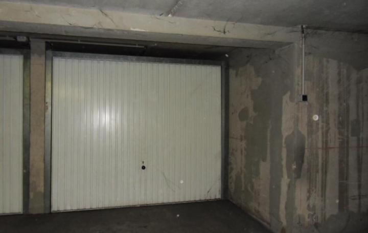 Réseau Immo-diffusion : Garage  HYERES  15 m2 22 000 € 