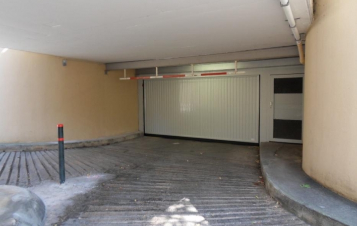 Réseau Immo-diffusion : Garage  HYERES  13 m2 21 500 € 