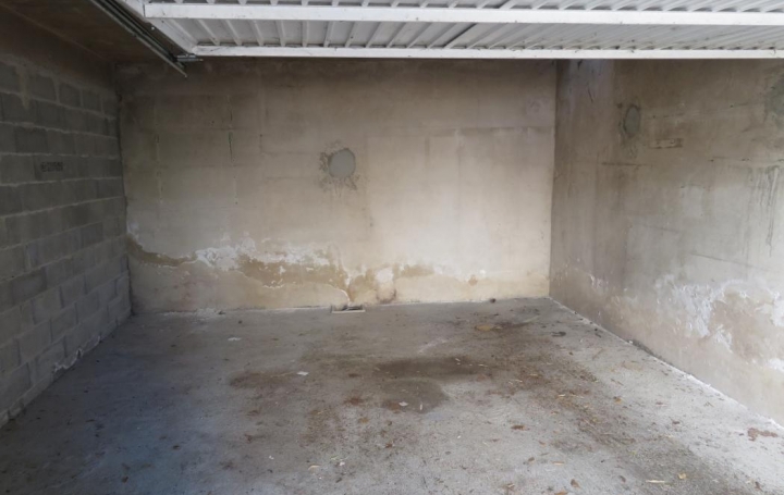 Réseau Immo-diffusion : Garage  ROMANS-SUR-ISERE  25 m2 75 € 