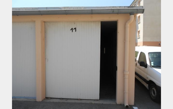 Réseau Immo-diffusion : Garage  TOURNON-SUR-RHONE  29 m2 72 € 
