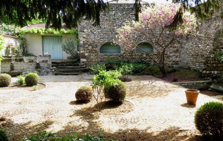 Réseau Immo-diffusion : Maison de village  LA ROCHE-DE-GLUN  120 m2 245 000 € 