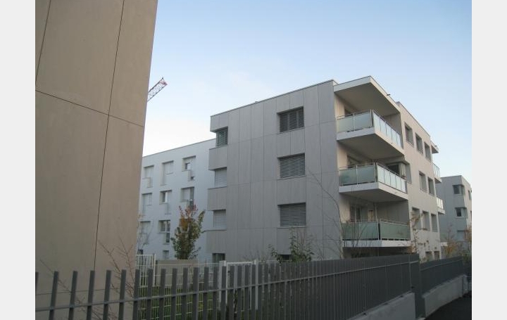 Réseau Immo-diffusion : Appartement P3  VENISSIEUX  64 m2 180 000 € 