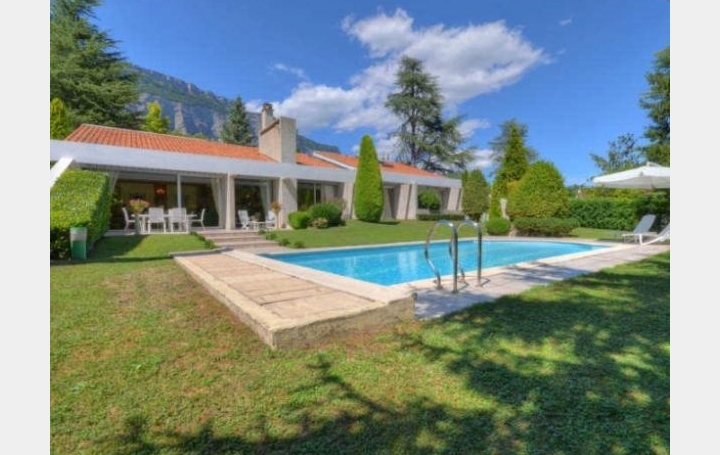 Réseau Immo-diffusion : Villa  MEYLAN  250 m2 920 000 € 