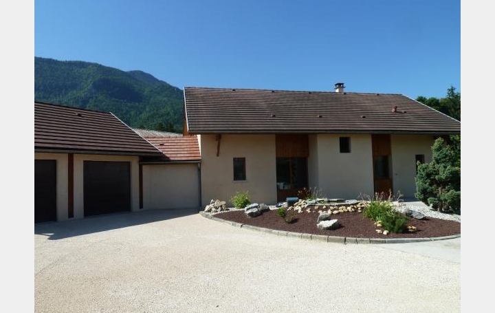 Réseau Immo-diffusion : Villa  SAINT-LAURENT-DU-PONT  150 m2 285 000 € 
