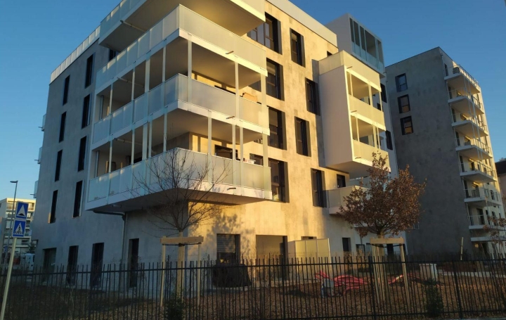 Réseau Immo-diffusion : Appartement P2  FERNEY-VOLTAIRE  39 m2 308 000 € 