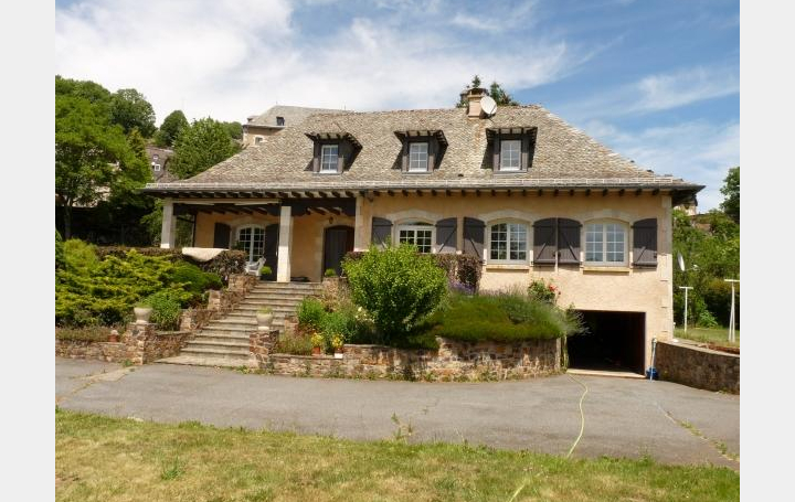 Réseau Immo-diffusion : Villa  SAINT-CHELY-D'AUBRAC  210 m2 320 000 € 