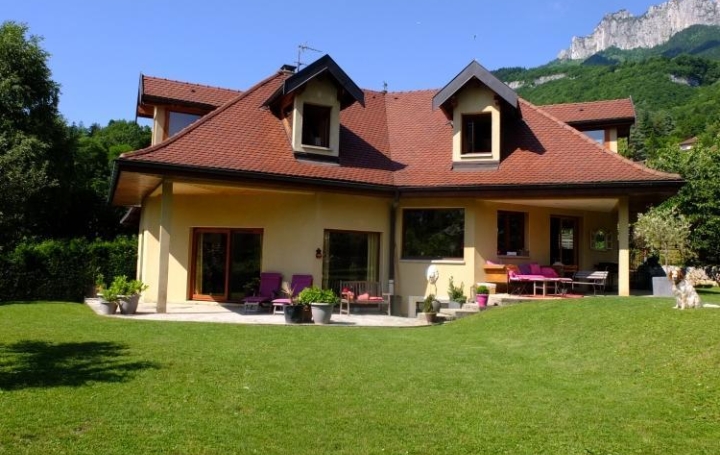 Maison / Villa TALLOIRES (74290) 270 m<sup>2</sup> 3 500 € 