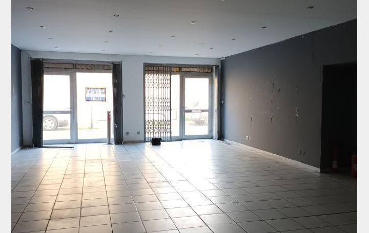 Local commercial NIMES (30900)  80 m2 923 € 