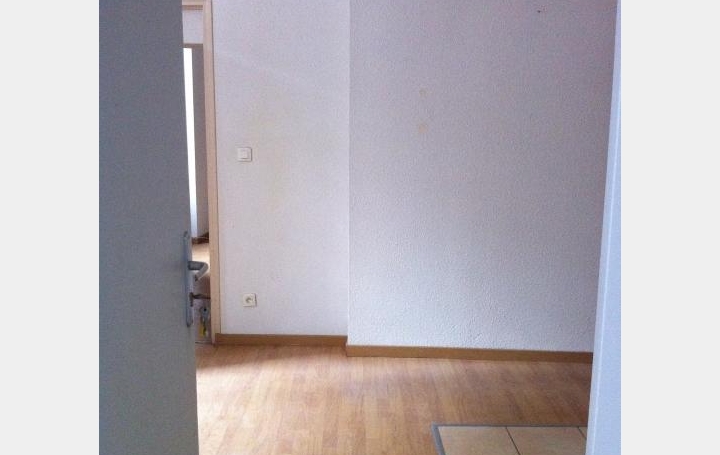 Réseau Immo-diffusion : Appartement P2  THIERS  47 m2 335 € 
