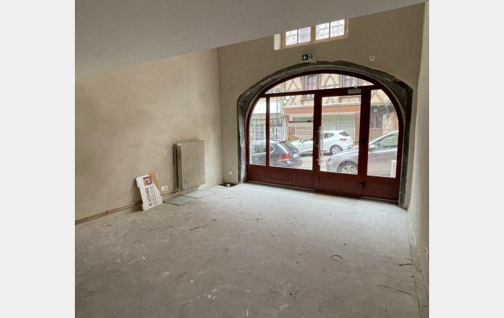 Réseau Immo-diffusion : Local commercial  THIERS  42 m2 350 € 