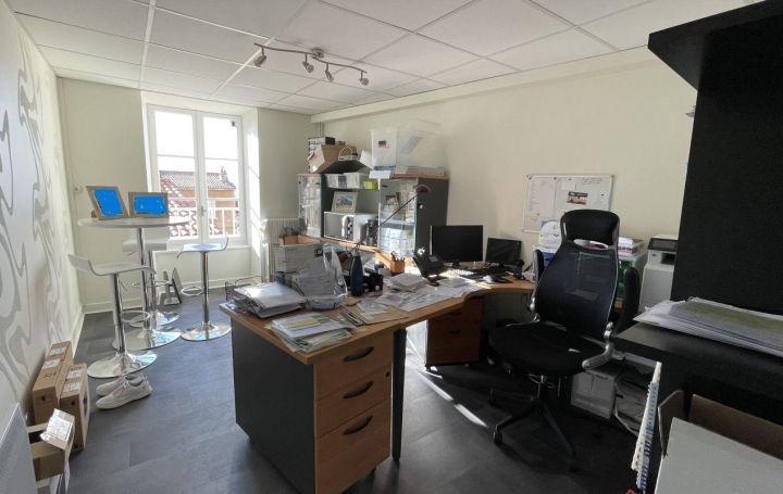 Réseau Immo-diffusion : Local commercial  THIERS  128 m2 125 000 € 