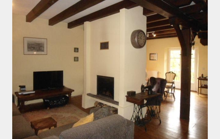 Maison de village LA ROCHE-CANILLAC (19320)  225 m2 190 800 € 
