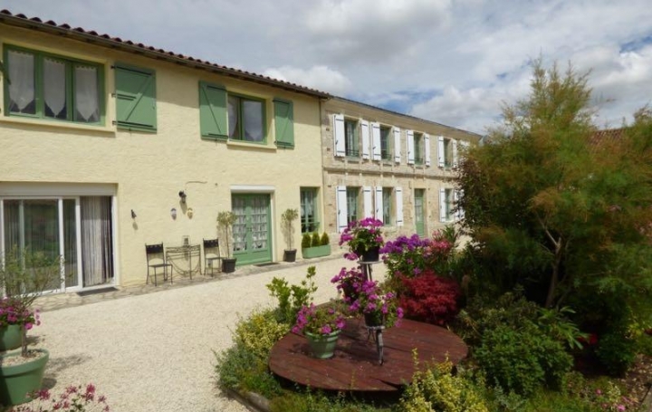 Réseau Immo-diffusion : Maison de village  VILLIERS-COUTURE  257 m2 275 600 € 