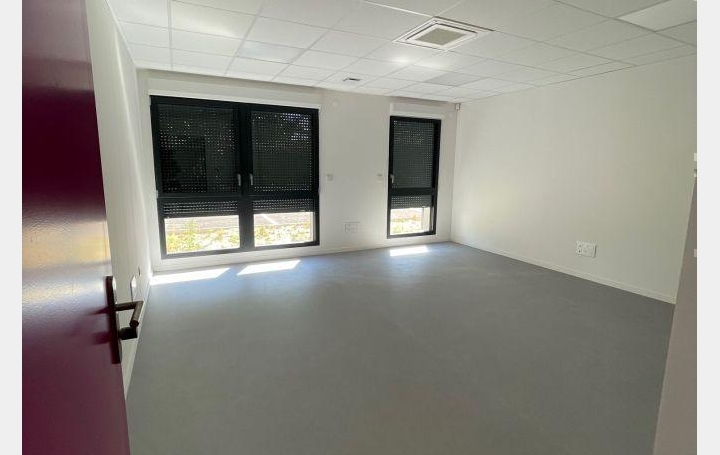 Local commercial CHALONS-EN-CHAMPAGNE (51000)  26 m2 811 € 