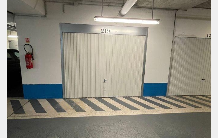 Réseau Immo-diffusion : Garage  CHARENTON-LE-PONT  12 m2 200 € 