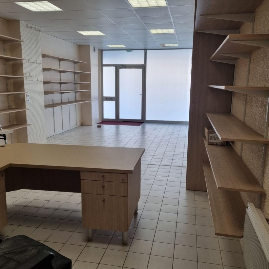 Local commercial CHAMBERY (73000) 60.00m2  - 117 000 € 