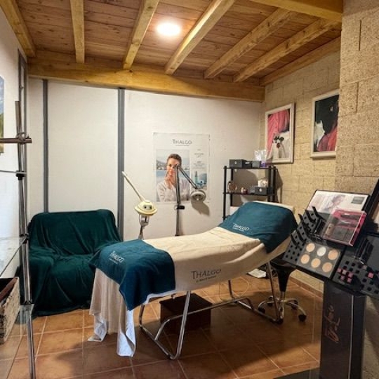 Local / Bureau VERS-PONT-DU-GARD (30210) 40.00m2 466 € 