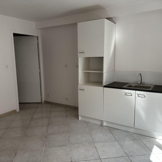 Studio SORGUES (84700) 26.00m2  - 395 € 
