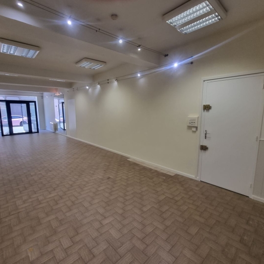Réseau Immo-diffusion : Local commercial PONT-DE-VAUX (01190) 80.00m2  550 € 
