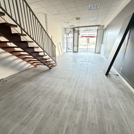 Commerces PONT-DE-VAUX (01190) 114.00m2 700 € 