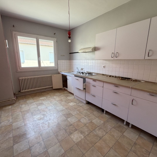 Appartement VONNAS (01540) 75.92m2 700 € 