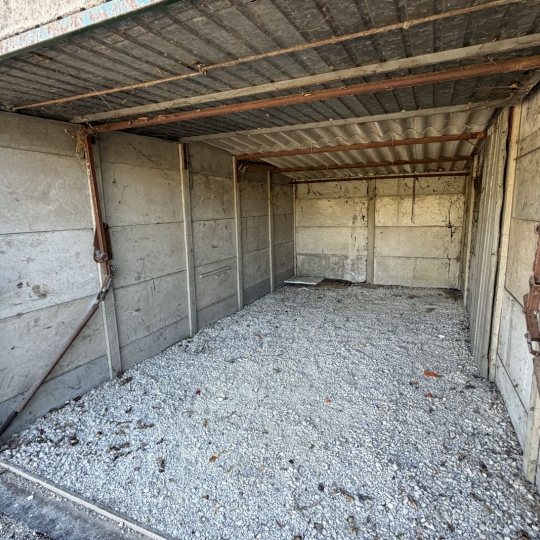 Garage VONNAS (01540) 15.00m2 - 90 € 