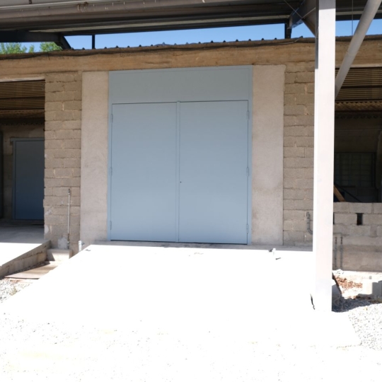Garage / Parking MEYRARGUES (13650) 95.00m2 690 € 