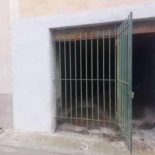 Garage ALES (30100) 86.00m2 - 400 € 