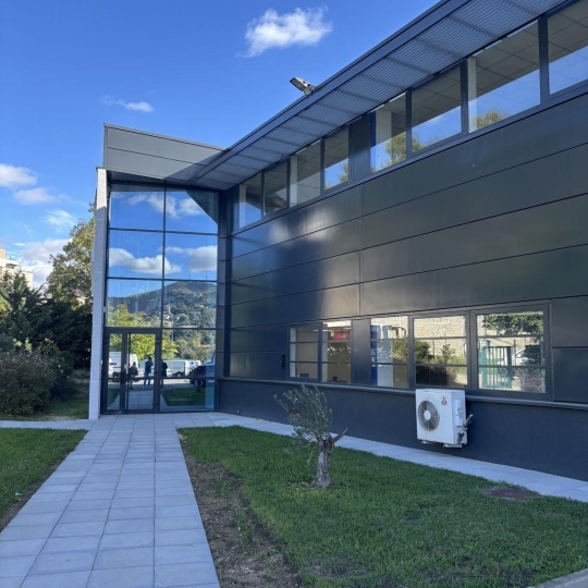 Local / Bureau MARSEILLE (13011) 499.00m2 7 277 € 