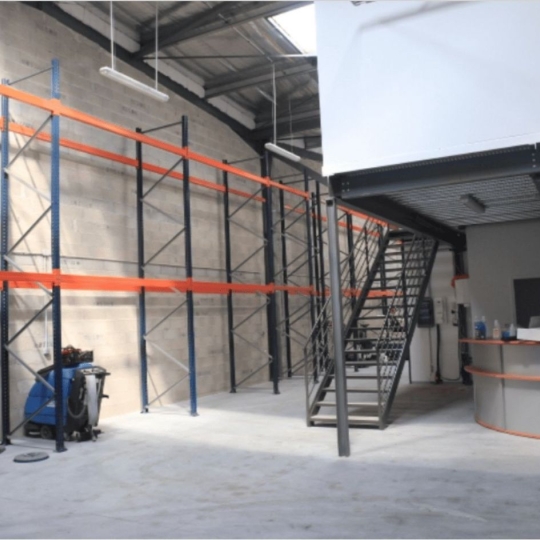 Autre LA PENNE-SUR-HUVEAUNE (13821) 180.00m2 1 800 € 