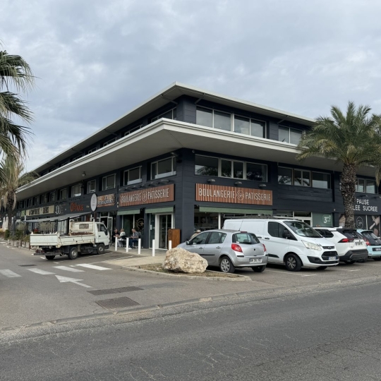 Réseau Immo-diffusion : Local commercial EGUILLES (13510) 35.00m2  943 € 