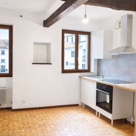 Maison / Villa SALON-DE-PROVENCE (13300) 78.00m2 970 € 