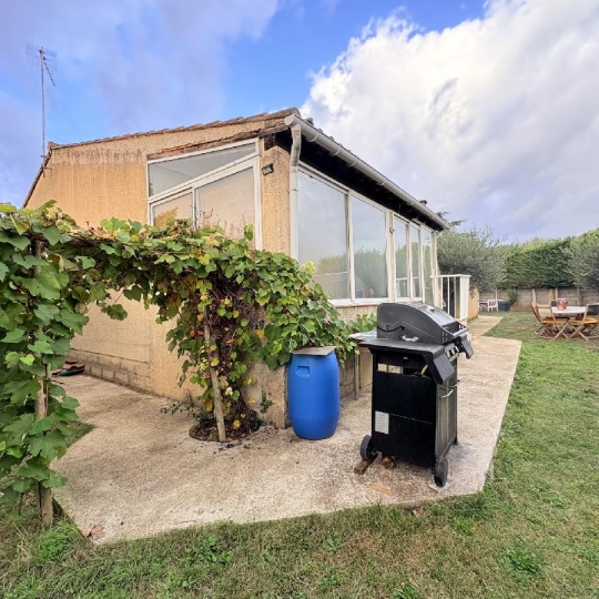 Réseau Immo-diffusion : Maison GALLARGUES-LE-MONTUEUX (30660) 75.00m2  1 400 € 