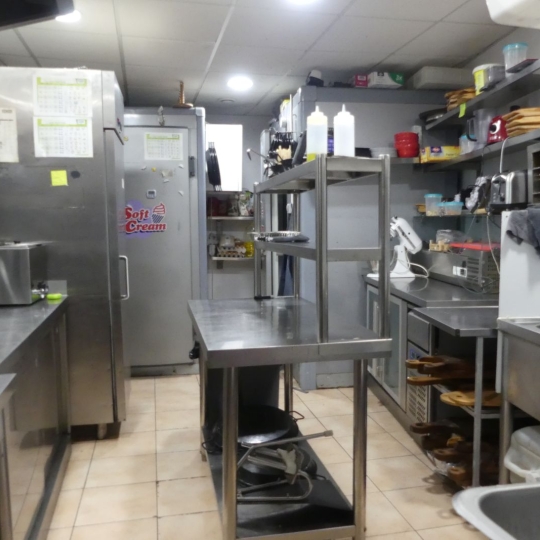 Local commercial VIAS (34450) 80.00m2  - 127 800 € 