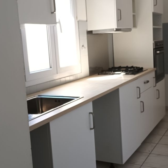 Réseau Immo-diffusion : 6 Pièces NIMES (30900) 122.00m2  1 130 € 