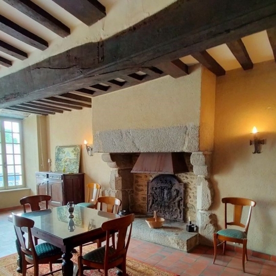 Réseau Immo-diffusion : Maison de village COURCITE (53700) 200.00m2  122 000 € 