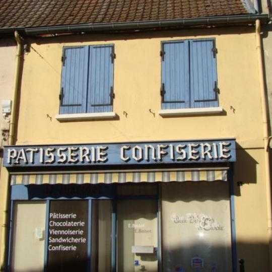 Local / Bureau LE DONJON (03130) 254.00m2 76 300 € 