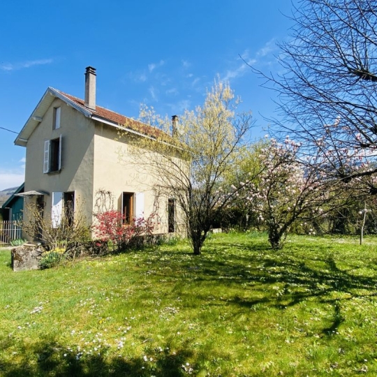 Maison ENTRE-DEUX-GUIERS (38380) 78.00m2  - 180 000 € 