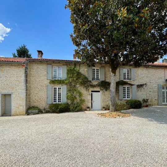 Maison / Villa CIVRAY (86400) 355.00m2 445 000 € 