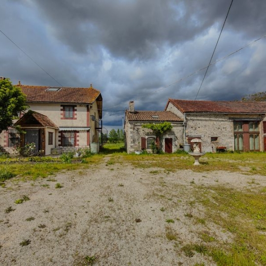 Maison CHAUNAY (86510) 308.00m2  - 285 900 € 