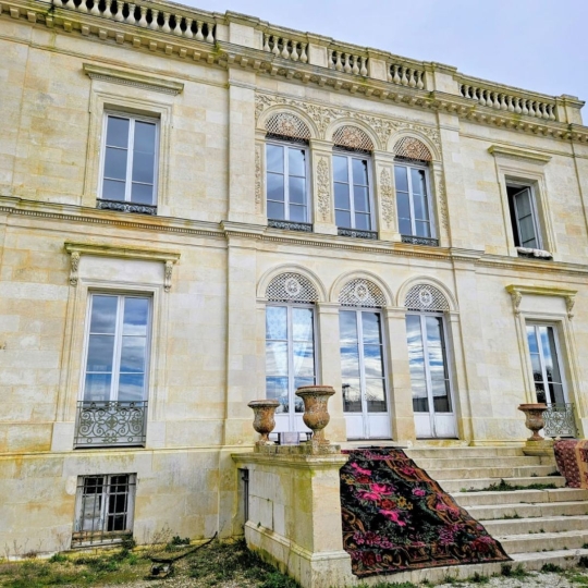 Maison / Villa TONNAY-CHARENTE (17430) 660.00m2 1 575 000 € 